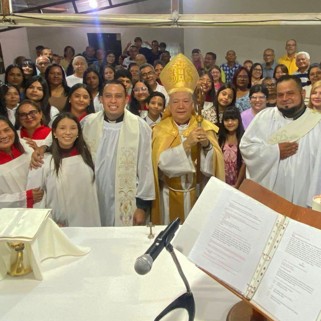 Visita pastoral y confirmaciones en la Parroquia Santísima Trinidad